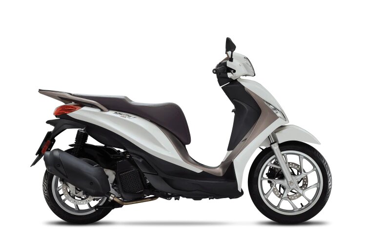 motojoven-sevilla-piaggio-medley-125-e5-blanco-544-br-750x500px