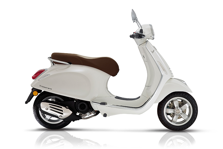 motojoven-moto-vespa-primavera-50-BLANCO-750x500